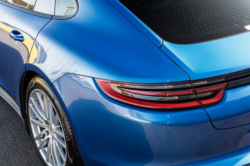 ポルシェ パナメーラ ﾍﾞｰｽｸﾞﾚｰﾄﾞ　2018年ﾓﾃﾞﾙ ﾌﾞﾗｯｸﾚｻﾞｰｼｰﾄ ｼｰﾄﾋｰﾀｰ PCMﾅﾋﾞ CarPlay ｱﾗｳﾝﾄﾞﾋﾞｭｰ ｴﾝﾄﾘｰﾄﾞﾗｲﾌﾞ PASM/ｴｱｻｽ LEDﾗｲﾄ TPM ﾊﾟﾅﾒｰﾗﾃﾞｻﾞｲﾝ20ｲﾝﾁAW　2年保証