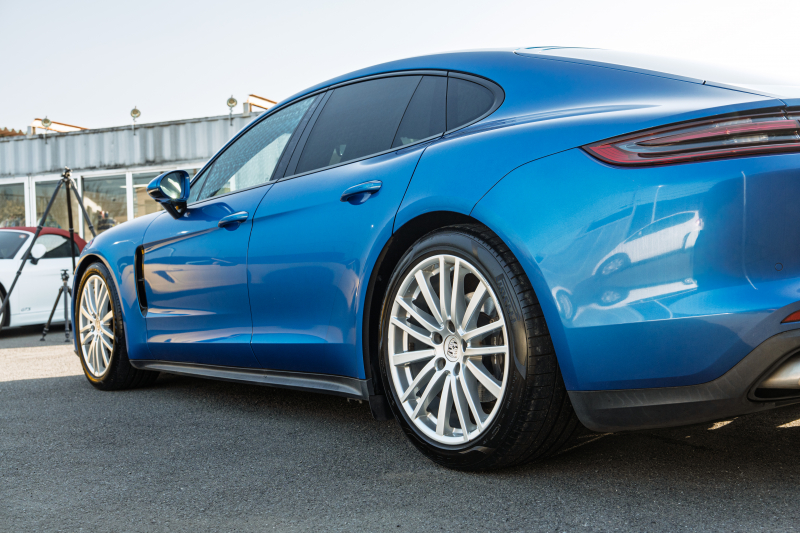 ポルシェ パナメーラ ﾍﾞｰｽｸﾞﾚｰﾄﾞ　2018年ﾓﾃﾞﾙ ﾌﾞﾗｯｸﾚｻﾞｰｼｰﾄ ｼｰﾄﾋｰﾀｰ PCMﾅﾋﾞ CarPlay ｱﾗｳﾝﾄﾞﾋﾞｭｰ ｴﾝﾄﾘｰﾄﾞﾗｲﾌﾞ PASM/ｴｱｻｽ LEDﾗｲﾄ TPM ﾊﾟﾅﾒｰﾗﾃﾞｻﾞｲﾝ20ｲﾝﾁAW　2年保証