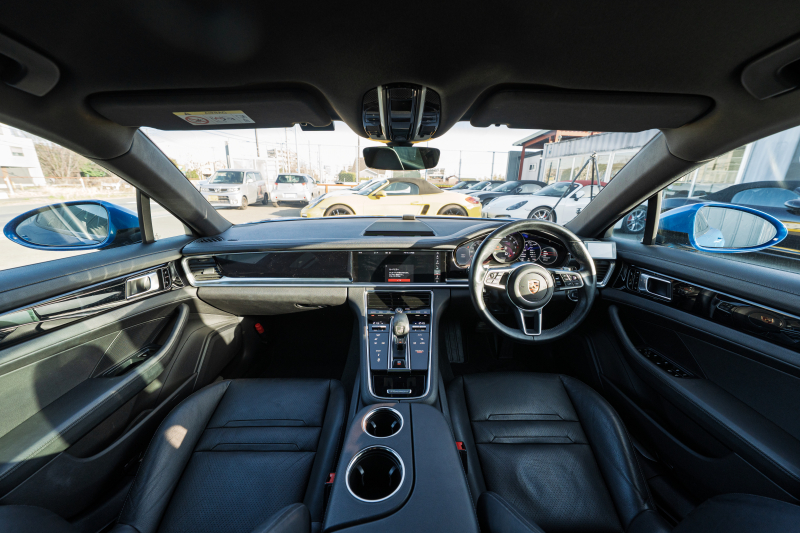 ポルシェ パナメーラ ﾍﾞｰｽｸﾞﾚｰﾄﾞ　2018年ﾓﾃﾞﾙ ﾌﾞﾗｯｸﾚｻﾞｰｼｰﾄ ｼｰﾄﾋｰﾀｰ PCMﾅﾋﾞ CarPlay ｱﾗｳﾝﾄﾞﾋﾞｭｰ ｴﾝﾄﾘｰﾄﾞﾗｲﾌﾞ PASM/ｴｱｻｽ LEDﾗｲﾄ TPM ﾊﾟﾅﾒｰﾗﾃﾞｻﾞｲﾝ20ｲﾝﾁAW　2年保証