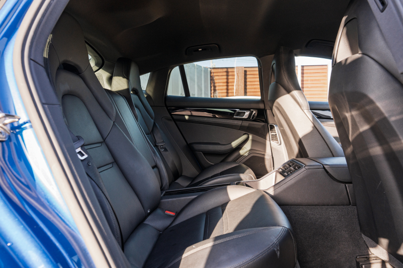 ポルシェ パナメーラ ﾍﾞｰｽｸﾞﾚｰﾄﾞ　2018年ﾓﾃﾞﾙ ﾌﾞﾗｯｸﾚｻﾞｰｼｰﾄ ｼｰﾄﾋｰﾀｰ PCMﾅﾋﾞ CarPlay ｱﾗｳﾝﾄﾞﾋﾞｭｰ ｴﾝﾄﾘｰﾄﾞﾗｲﾌﾞ PASM/ｴｱｻｽ LEDﾗｲﾄ TPM ﾊﾟﾅﾒｰﾗﾃﾞｻﾞｲﾝ20ｲﾝﾁAW　2年保証