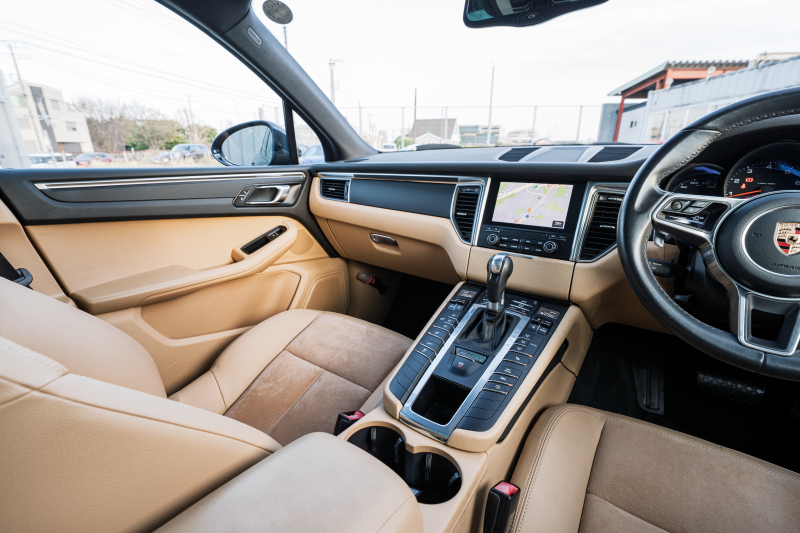 ポルシェ マカン ﾍﾞｰｽｸﾞﾚｰﾄﾞ　ﾍﾞｰｼﾞｭﾊｰﾌﾚｻﾞｰｼｰﾄ ﾊﾟﾉﾗﾏSR PCMﾅﾋﾞ ｴﾝﾄﾘｰD TPM ｸﾙｰｽﾞｺﾝﾄﾛｰﾙ ﾚｰﾝﾁｪﾝｼﾞｱｼｽﾄ LDW ｶﾗｰｸﾚｽﾄｷｬｯﾌﾟ ﾏｶﾝS18ｲﾝﾁAW　2年保証