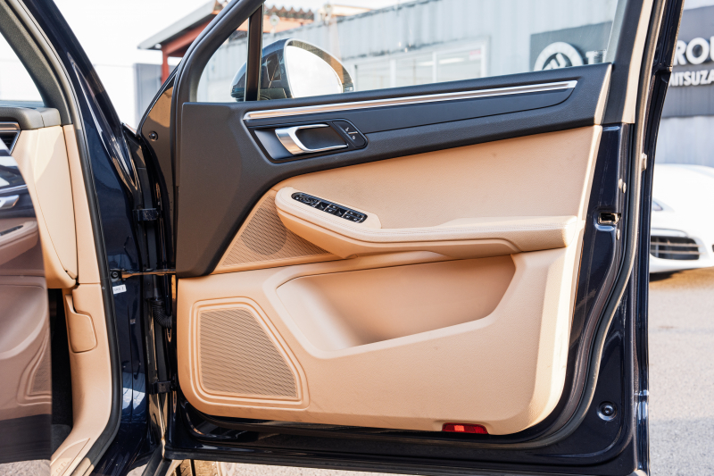 ポルシェ マカン ﾍﾞｰｽｸﾞﾚｰﾄﾞ　ﾍﾞｰｼﾞｭﾊｰﾌﾚｻﾞｰｼｰﾄ ﾊﾟﾉﾗﾏSR PCMﾅﾋﾞ ｴﾝﾄﾘｰD TPM ｸﾙｰｽﾞｺﾝﾄﾛｰﾙ ﾚｰﾝﾁｪﾝｼﾞｱｼｽﾄ LDW ｶﾗｰｸﾚｽﾄｷｬｯﾌﾟ ﾏｶﾝS18ｲﾝﾁAW　2年保証