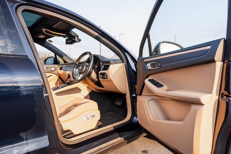 ポルシェ マカン ﾍﾞｰｽｸﾞﾚｰﾄﾞ　ﾍﾞｰｼﾞｭﾊｰﾌﾚｻﾞｰｼｰﾄ ﾊﾟﾉﾗﾏSR PCMﾅﾋﾞ ｴﾝﾄﾘｰD TPM ｸﾙｰｽﾞｺﾝﾄﾛｰﾙ ﾚｰﾝﾁｪﾝｼﾞｱｼｽﾄ LDW ｶﾗｰｸﾚｽﾄｷｬｯﾌﾟ ﾏｶﾝS18ｲﾝﾁAW　2年保証