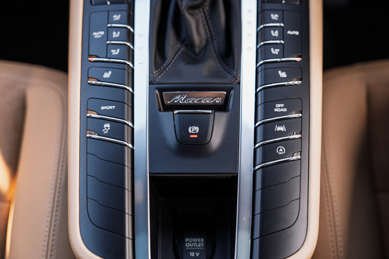 ポルシェ マカン ﾍﾞｰｽｸﾞﾚｰﾄﾞ　ﾍﾞｰｼﾞｭﾊｰﾌﾚｻﾞｰｼｰﾄ ﾊﾟﾉﾗﾏSR PCMﾅﾋﾞ ｴﾝﾄﾘｰD TPM ｸﾙｰｽﾞｺﾝﾄﾛｰﾙ ﾚｰﾝﾁｪﾝｼﾞｱｼｽﾄ LDW ｶﾗｰｸﾚｽﾄｷｬｯﾌﾟ ﾏｶﾝS18ｲﾝﾁAW　2年保証