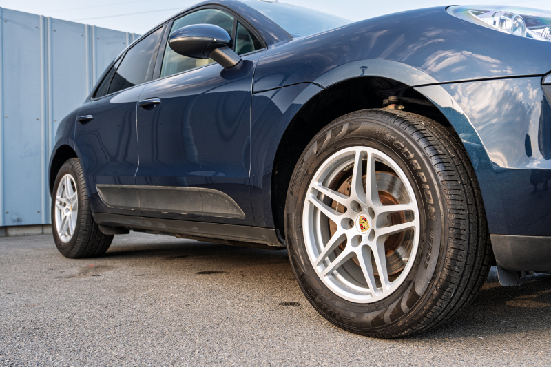 ポルシェ マカン ﾍﾞｰｽｸﾞﾚｰﾄﾞ　ﾍﾞｰｼﾞｭﾊｰﾌﾚｻﾞｰｼｰﾄ ﾊﾟﾉﾗﾏSR PCMﾅﾋﾞ ｴﾝﾄﾘｰD TPM ｸﾙｰｽﾞｺﾝﾄﾛｰﾙ ﾚｰﾝﾁｪﾝｼﾞｱｼｽﾄ LDW ｶﾗｰｸﾚｽﾄｷｬｯﾌﾟ ﾏｶﾝS18ｲﾝﾁAW　2年保証