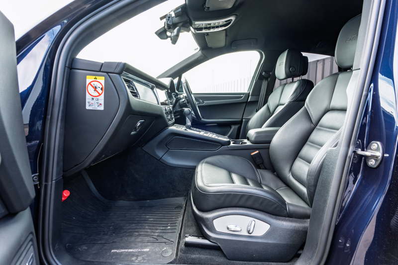 ポルシェ マカン GTS ｽﾎﾟｰﾂｸﾛﾉPKG　ﾌﾞﾗｯｸﾚｻﾞｰPKG PCM AppleCarPlay ｽﾎﾟｴｸﾞACC ｴﾝﾄﾘｰﾄﾞﾗｲﾌﾞ PASM/ｴｱｻｽ PDLS/LED RSｽﾊﾟｲﾀﾞｰ20AW　2年保証