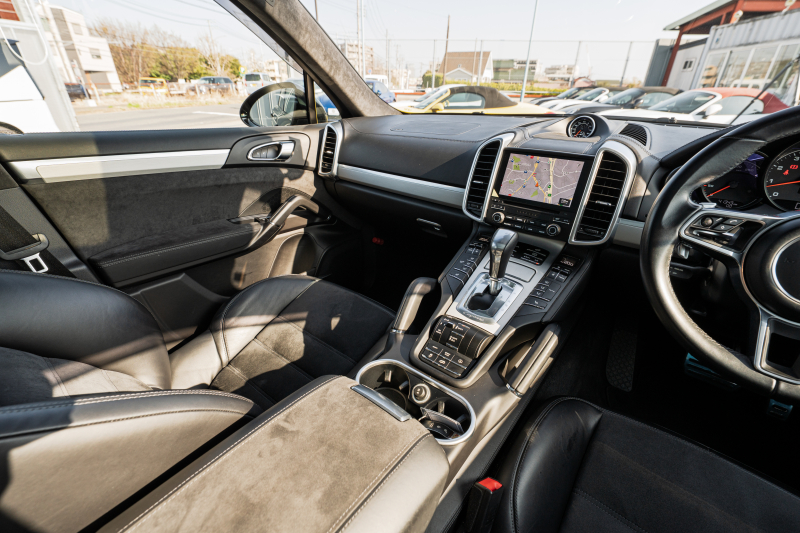 ポルシェ カイエン GTS ｽﾎﾟｰﾂｸﾛﾉPKG　1ｵﾅ MY18 ﾌﾞﾗｯｸﾊｰﾌﾚｻﾞｰｼｰﾄ ｼｰﾄﾋｰﾀｰ ﾊﾟﾉﾗﾏSR PCMﾅﾋﾞ ｴﾝﾄﾘｰﾄﾞﾗｲﾌﾞ ｷｾﾉﾝﾗｲﾄ ｽﾎﾟｰﾂﾃｰﾙﾊﾟｲﾌﾟ RSｽﾊﾟｲﾀﾞｰ20ｲﾝﾁAW　2年保証