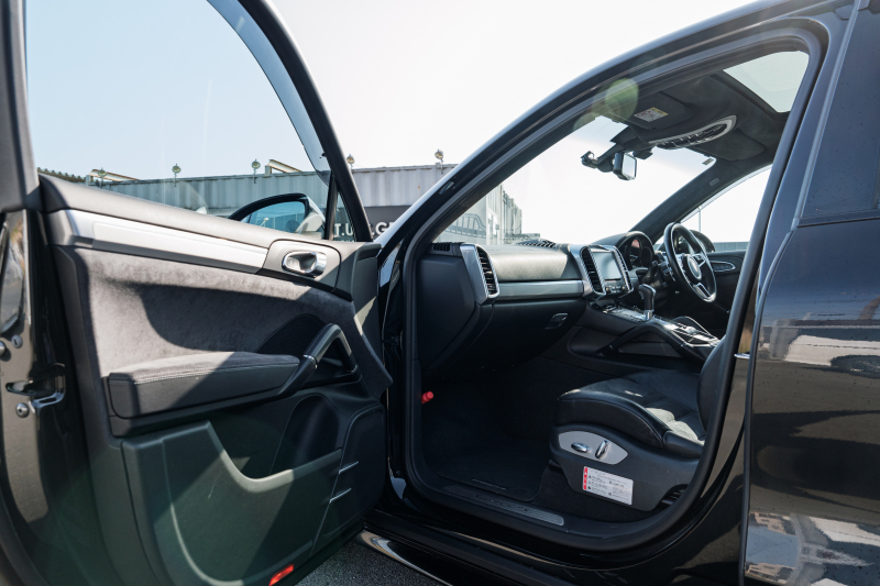 ポルシェ カイエン GTS ｽﾎﾟｰﾂｸﾛﾉPKG　1ｵﾅ MY18 ﾌﾞﾗｯｸﾊｰﾌﾚｻﾞｰｼｰﾄ ｼｰﾄﾋｰﾀｰ ﾊﾟﾉﾗﾏSR PCMﾅﾋﾞ ｴﾝﾄﾘｰﾄﾞﾗｲﾌﾞ ｷｾﾉﾝﾗｲﾄ ｽﾎﾟｰﾂﾃｰﾙﾊﾟｲﾌﾟ RSｽﾊﾟｲﾀﾞｰ20ｲﾝﾁAW　2年保証