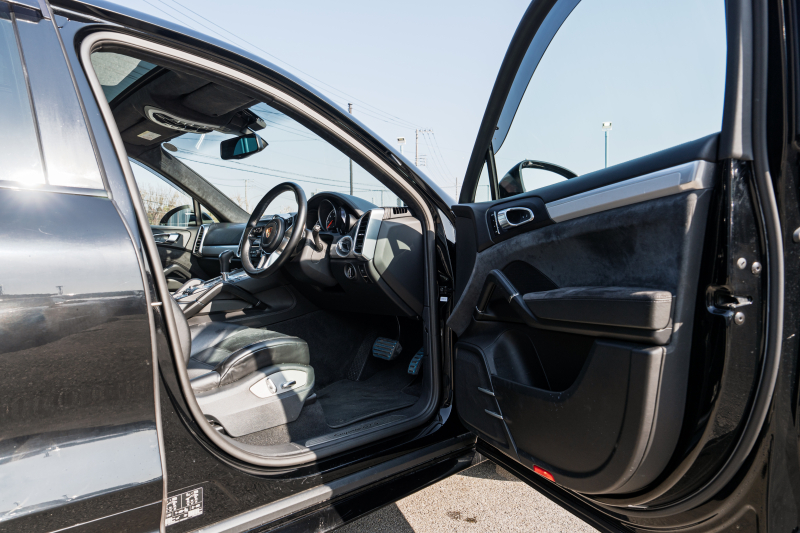 ポルシェ カイエン GTS ｽﾎﾟｰﾂｸﾛﾉPKG　1ｵﾅ MY18 ﾌﾞﾗｯｸﾊｰﾌﾚｻﾞｰｼｰﾄ ｼｰﾄﾋｰﾀｰ ﾊﾟﾉﾗﾏSR PCMﾅﾋﾞ ｴﾝﾄﾘｰﾄﾞﾗｲﾌﾞ ｷｾﾉﾝﾗｲﾄ ｽﾎﾟｰﾂﾃｰﾙﾊﾟｲﾌﾟ RSｽﾊﾟｲﾀﾞｰ20ｲﾝﾁAW　2年保証