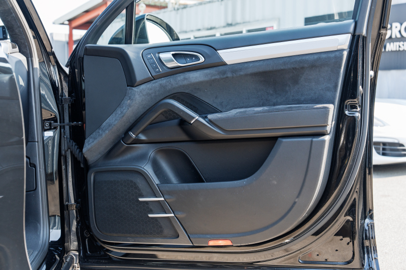 ポルシェ カイエン GTS ｽﾎﾟｰﾂｸﾛﾉPKG　1ｵﾅ MY18 ﾌﾞﾗｯｸﾊｰﾌﾚｻﾞｰｼｰﾄ ｼｰﾄﾋｰﾀｰ ﾊﾟﾉﾗﾏSR PCMﾅﾋﾞ ｴﾝﾄﾘｰﾄﾞﾗｲﾌﾞ ｷｾﾉﾝﾗｲﾄ ｽﾎﾟｰﾂﾃｰﾙﾊﾟｲﾌﾟ RSｽﾊﾟｲﾀﾞｰ20ｲﾝﾁAW　2年保証