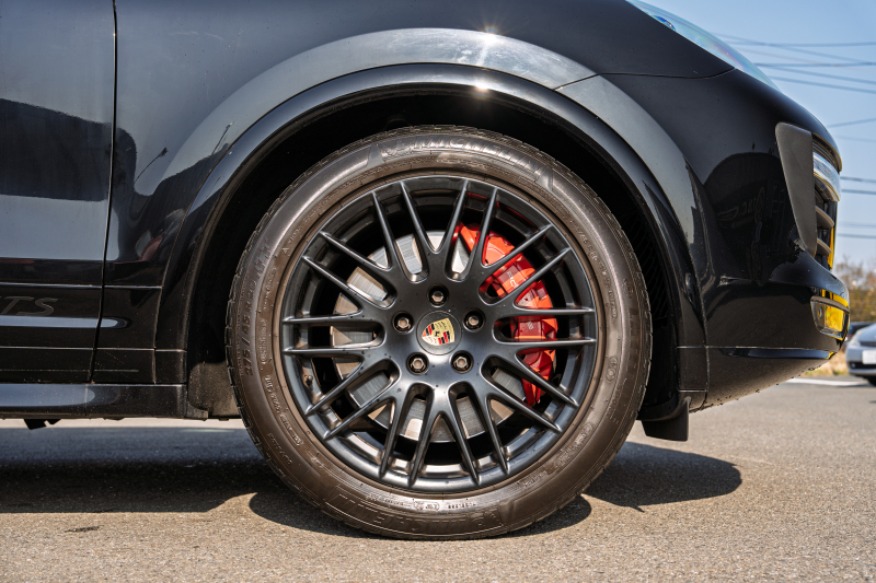 ポルシェ カイエン GTS ｽﾎﾟｰﾂｸﾛﾉPKG　1ｵﾅ MY18 ﾌﾞﾗｯｸﾊｰﾌﾚｻﾞｰｼｰﾄ ｼｰﾄﾋｰﾀｰ ﾊﾟﾉﾗﾏSR PCMﾅﾋﾞ ｴﾝﾄﾘｰﾄﾞﾗｲﾌﾞ ｷｾﾉﾝﾗｲﾄ ｽﾎﾟｰﾂﾃｰﾙﾊﾟｲﾌﾟ RSｽﾊﾟｲﾀﾞｰ20ｲﾝﾁAW　2年保証