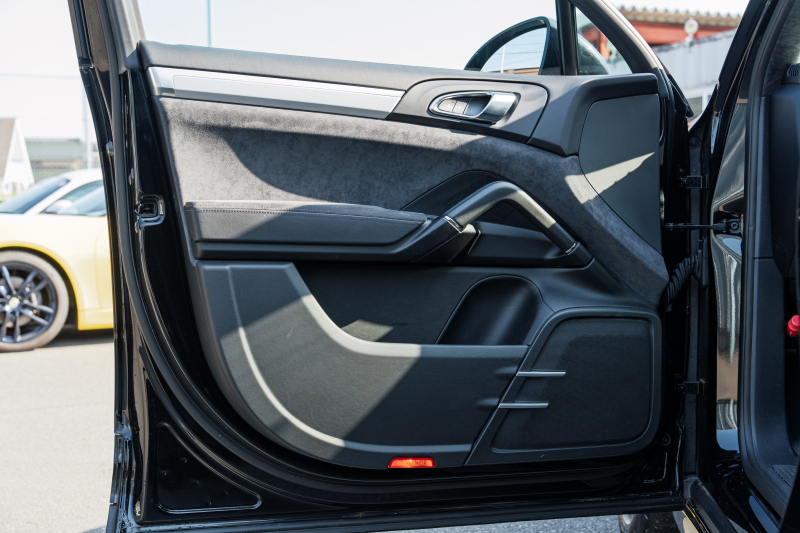 ポルシェ カイエン GTS ｽﾎﾟｰﾂｸﾛﾉPKG　1ｵﾅ MY18 ﾌﾞﾗｯｸﾊｰﾌﾚｻﾞｰｼｰﾄ ｼｰﾄﾋｰﾀｰ ﾊﾟﾉﾗﾏSR PCMﾅﾋﾞ ｴﾝﾄﾘｰﾄﾞﾗｲﾌﾞ ｷｾﾉﾝﾗｲﾄ ｽﾎﾟｰﾂﾃｰﾙﾊﾟｲﾌﾟ RSｽﾊﾟｲﾀﾞｰ20ｲﾝﾁAW　2年保証