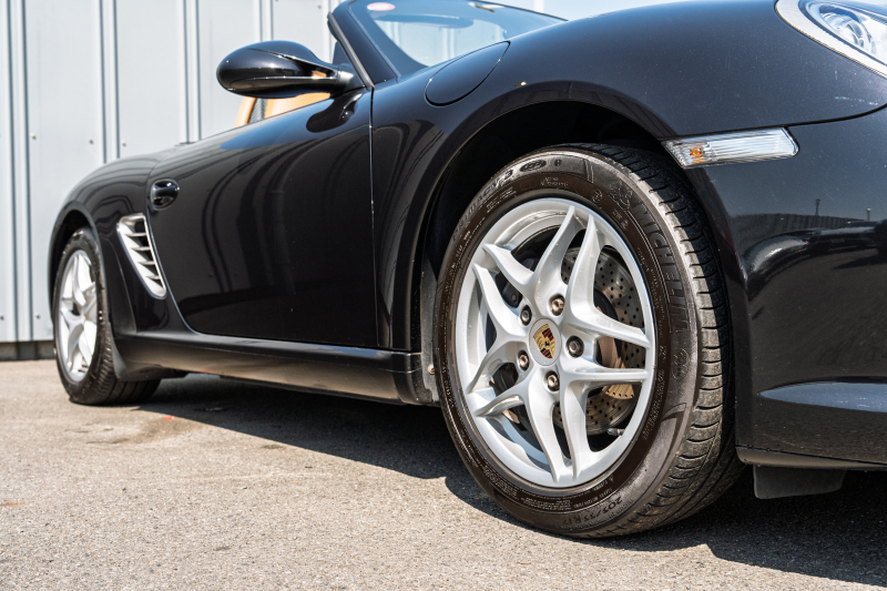 ポルシェ ボクスター(Type987) ﾍﾞｰｽｸﾞﾚｰﾄﾞ　後期ﾓﾃﾞﾙ ﾍﾞｰｼﾞｭﾊｰﾌﾚｻﾞｰｼｰﾄ ｼｰﾄﾋｰﾀｰ ﾌﾞﾗｯｸｿﾌﾄﾄｯﾌﾟ ｸﾗﾘｵﾝﾅﾋﾞTV ﾀﾞｲﾅﾐｯｸｺｰﾅﾘﾝｸﾞﾗｲﾄ ｵｰﾄｴｱｺﾝ ﾎﾞｸｽﾀｰ17ｲﾝﾁAW　2年保証