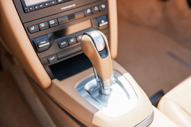 ポルシェ ボクスター(Type987) ﾍﾞｰｽｸﾞﾚｰﾄﾞ　後期ﾓﾃﾞﾙ ﾍﾞｰｼﾞｭﾊｰﾌﾚｻﾞｰｼｰﾄ ｼｰﾄﾋｰﾀｰ ﾌﾞﾗｯｸｿﾌﾄﾄｯﾌﾟ ｸﾗﾘｵﾝﾅﾋﾞTV ﾀﾞｲﾅﾐｯｸｺｰﾅﾘﾝｸﾞﾗｲﾄ ｵｰﾄｴｱｺﾝ ﾎﾞｸｽﾀｰ17ｲﾝﾁAW　2年保証