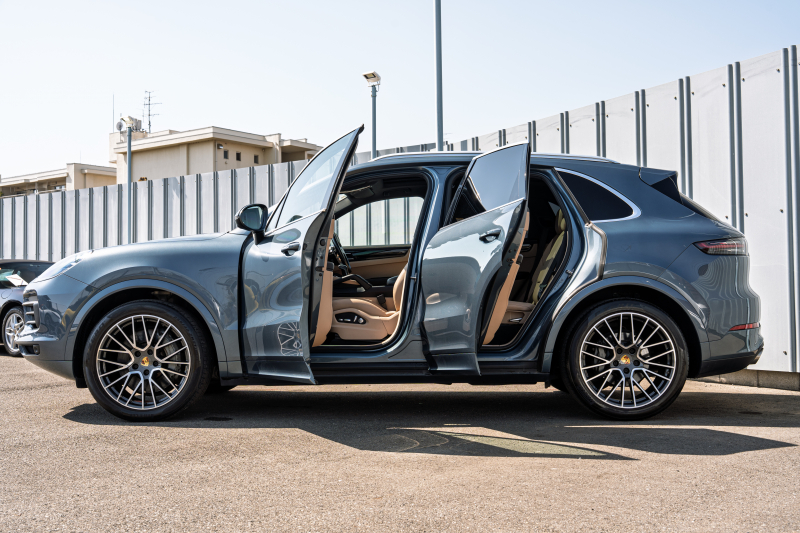 ポルシェ カイエン S ｽﾎﾟｰﾂｸﾛﾉPKG　ﾍﾞｰｼﾞｭﾚｻﾞｰｼｰﾄ ﾊﾟﾉﾗﾏﾙｰﾌ PCM CarPlay PASM/ｴｱｻｽ PDLS+ ﾌﾞﾙﾒｽﾀｰ ﾍﾞﾝﾁﾚｰﾀｰ ｱﾝﾋﾞｴﾝﾄﾗｲﾄ ACC RSｽﾊﾟｲﾀﾞｰ21ｲﾝﾁAW　2年保証