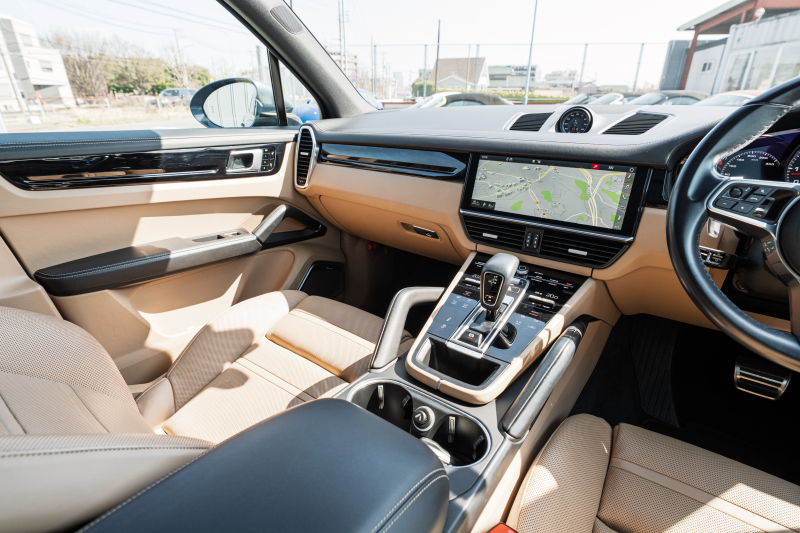 ポルシェ カイエン S ｽﾎﾟｰﾂｸﾛﾉPKG　ﾍﾞｰｼﾞｭﾚｻﾞｰｼｰﾄ ﾊﾟﾉﾗﾏﾙｰﾌ PCM CarPlay PASM/ｴｱｻｽ PDLS+ ﾌﾞﾙﾒｽﾀｰ ﾍﾞﾝﾁﾚｰﾀｰ ｱﾝﾋﾞｴﾝﾄﾗｲﾄ ACC RSｽﾊﾟｲﾀﾞｰ21ｲﾝﾁAW　2年保証