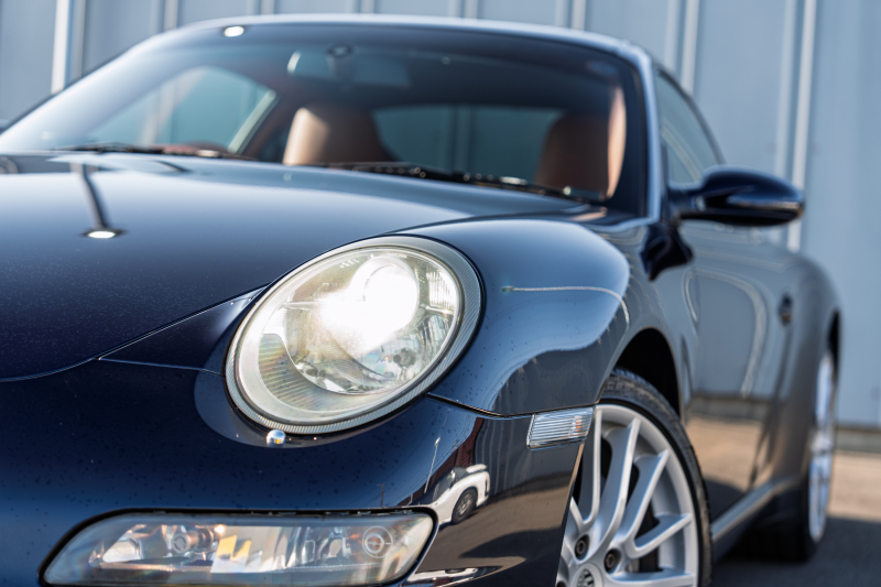 ポルシェ 911(Type997) ｶﾚﾗ　ﾃﾗｺｯﾀﾚｻﾞｰｼｰﾄ ｱﾙｶﾝﾀｰﾗﾙｰﾌﾗｲﾅｰ ｲｸﾘﾌﾟｽﾅﾋﾞTV ｵｰﾄｴｱｺﾝ PSM ｷｾﾉﾝﾗｲﾄ F/Rﾌｫｸﾞ ｽﾎﾟｰﾂﾃﾞｻﾞｲﾝ19ｲﾝﾁAW　2年保証