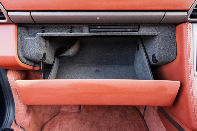 ポルシェ 911(Type997) ｶﾚﾗ　ﾃﾗｺｯﾀﾚｻﾞｰｼｰﾄ ｱﾙｶﾝﾀｰﾗﾙｰﾌﾗｲﾅｰ ｲｸﾘﾌﾟｽﾅﾋﾞTV ｵｰﾄｴｱｺﾝ PSM ｷｾﾉﾝﾗｲﾄ F/Rﾌｫｸﾞ ｽﾎﾟｰﾂﾃﾞｻﾞｲﾝ19ｲﾝﾁAW　2年保証