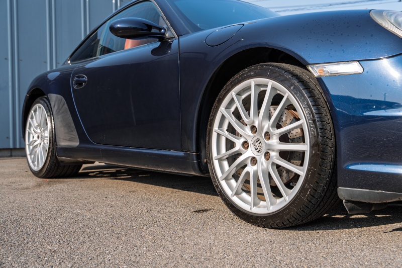 ポルシェ 911(Type997) ｶﾚﾗ　ﾃﾗｺｯﾀﾚｻﾞｰｼｰﾄ ｱﾙｶﾝﾀｰﾗﾙｰﾌﾗｲﾅｰ ｲｸﾘﾌﾟｽﾅﾋﾞTV ｵｰﾄｴｱｺﾝ PSM ｷｾﾉﾝﾗｲﾄ F/Rﾌｫｸﾞ ｽﾎﾟｰﾂﾃﾞｻﾞｲﾝ19ｲﾝﾁAW　2年保証