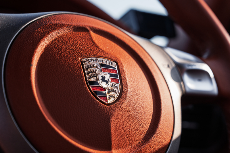 ポルシェ 911(Type997) ｶﾚﾗ　ﾃﾗｺｯﾀﾚｻﾞｰｼｰﾄ ｱﾙｶﾝﾀｰﾗﾙｰﾌﾗｲﾅｰ ｲｸﾘﾌﾟｽﾅﾋﾞTV ｵｰﾄｴｱｺﾝ PSM ｷｾﾉﾝﾗｲﾄ F/Rﾌｫｸﾞ ｽﾎﾟｰﾂﾃﾞｻﾞｲﾝ19ｲﾝﾁAW　2年保証