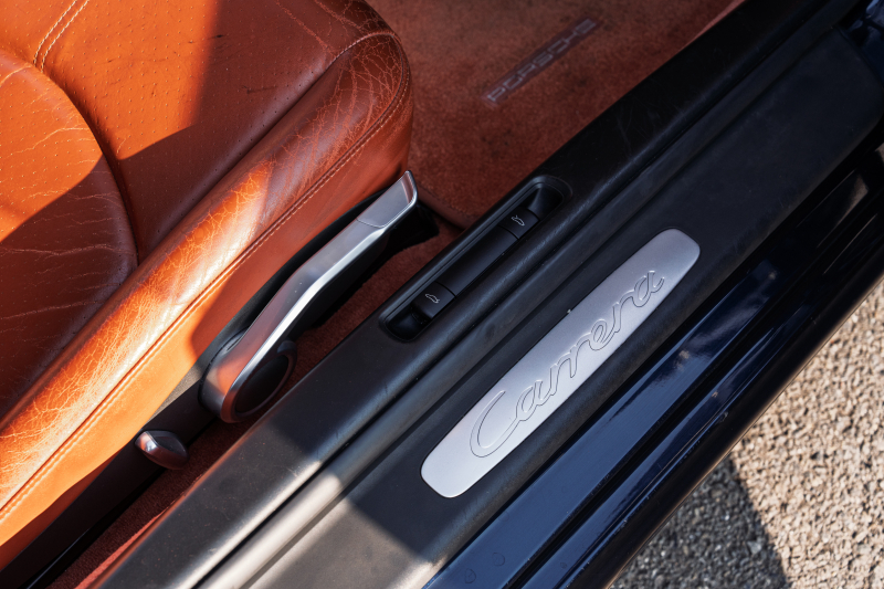 ポルシェ 911(Type997) ｶﾚﾗ　ﾃﾗｺｯﾀﾚｻﾞｰｼｰﾄ ｱﾙｶﾝﾀｰﾗﾙｰﾌﾗｲﾅｰ ｲｸﾘﾌﾟｽﾅﾋﾞTV ｵｰﾄｴｱｺﾝ PSM ｷｾﾉﾝﾗｲﾄ F/Rﾌｫｸﾞ ｽﾎﾟｰﾂﾃﾞｻﾞｲﾝ19ｲﾝﾁAW　2年保証