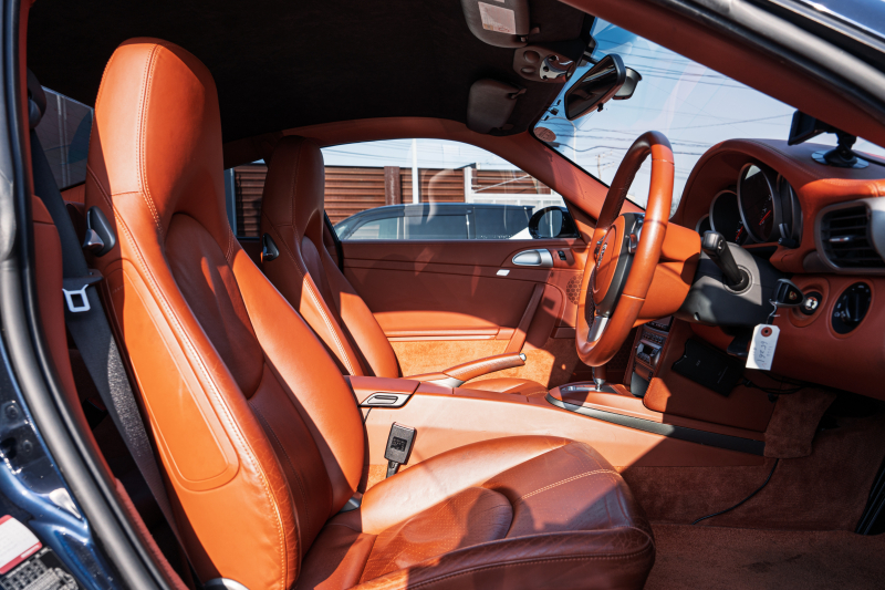 ポルシェ 911(Type997) ｶﾚﾗ　ﾃﾗｺｯﾀﾚｻﾞｰｼｰﾄ ｱﾙｶﾝﾀｰﾗﾙｰﾌﾗｲﾅｰ ｲｸﾘﾌﾟｽﾅﾋﾞTV ｵｰﾄｴｱｺﾝ PSM ｷｾﾉﾝﾗｲﾄ F/Rﾌｫｸﾞ ｽﾎﾟｰﾂﾃﾞｻﾞｲﾝ19ｲﾝﾁAW　2年保証