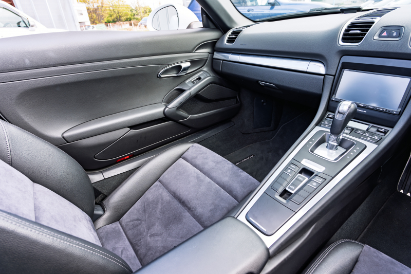 ポルシェ ボクスター(Type981) ﾍﾞｰｽｸﾞﾚｰﾄﾞ　ﾌﾞﾗｯｸﾊｰﾌﾚｻﾞｰ ﾌﾞﾗｯｸｿﾌﾄﾄｯﾌﾟ ﾅﾋﾞTV ｽﾎﾟｰﾂﾃﾞｻﾞｲﾝｽﾃｱﾘﾝｸﾞ PDLS 電動Dﾐﾗｰ TPM ﾎﾞｸｽﾀｰ18ｲﾝﾁAW　2年保証