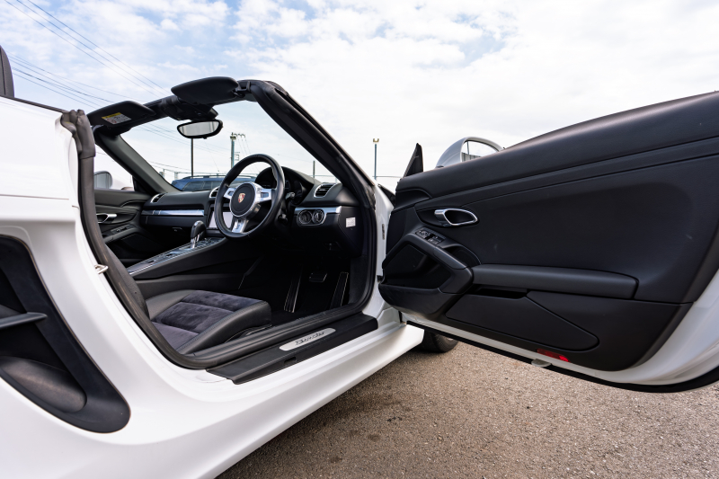 ポルシェ ボクスター(Type981) ﾍﾞｰｽｸﾞﾚｰﾄﾞ　ﾌﾞﾗｯｸﾊｰﾌﾚｻﾞｰ ﾌﾞﾗｯｸｿﾌﾄﾄｯﾌﾟ ﾅﾋﾞTV ｽﾎﾟｰﾂﾃﾞｻﾞｲﾝｽﾃｱﾘﾝｸﾞ PDLS 電動Dﾐﾗｰ TPM ﾎﾞｸｽﾀｰ18ｲﾝﾁAW　2年保証