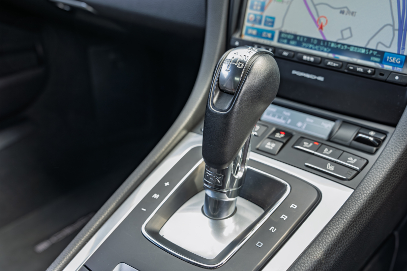 ポルシェ ボクスター(Type981) ﾍﾞｰｽｸﾞﾚｰﾄﾞ　ﾌﾞﾗｯｸﾊｰﾌﾚｻﾞｰ ﾌﾞﾗｯｸｿﾌﾄﾄｯﾌﾟ ﾅﾋﾞTV ｽﾎﾟｰﾂﾃﾞｻﾞｲﾝｽﾃｱﾘﾝｸﾞ PDLS 電動Dﾐﾗｰ TPM ﾎﾞｸｽﾀｰ18ｲﾝﾁAW　2年保証