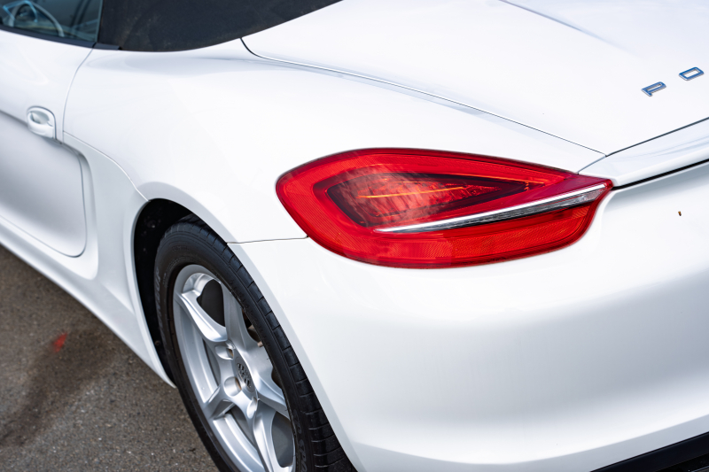 ポルシェ ボクスター(Type981) ﾍﾞｰｽｸﾞﾚｰﾄﾞ　ﾌﾞﾗｯｸﾊｰﾌﾚｻﾞｰ ﾌﾞﾗｯｸｿﾌﾄﾄｯﾌﾟ ﾅﾋﾞTV ｽﾎﾟｰﾂﾃﾞｻﾞｲﾝｽﾃｱﾘﾝｸﾞ PDLS 電動Dﾐﾗｰ TPM ﾎﾞｸｽﾀｰ18ｲﾝﾁAW　2年保証