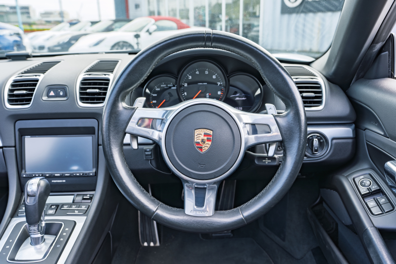 ポルシェ ボクスター(Type981) ﾍﾞｰｽｸﾞﾚｰﾄﾞ　ﾌﾞﾗｯｸﾊｰﾌﾚｻﾞｰ ﾌﾞﾗｯｸｿﾌﾄﾄｯﾌﾟ ﾅﾋﾞTV ｽﾎﾟｰﾂﾃﾞｻﾞｲﾝｽﾃｱﾘﾝｸﾞ PDLS 電動Dﾐﾗｰ TPM ﾎﾞｸｽﾀｰ18ｲﾝﾁAW　2年保証