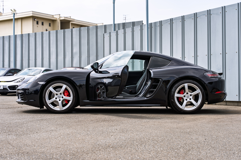 ポルシェ 718 ケイマン S ｽﾎﾟｰﾂｸﾛﾉPKG　ﾌﾞﾗｯｸﾊｰﾌﾚｻﾞｰｼｰﾄ PCMﾅﾋﾞ AppleCarplay GTｽﾎﾟｰﾂｽﾃｱ TPM ｷｾﾉﾝ 電格ﾐﾗｰ ｹｲﾏﾝS19ｲﾝﾁAW ﾊﾟｰｸｱｼｽﾄ　2年保証