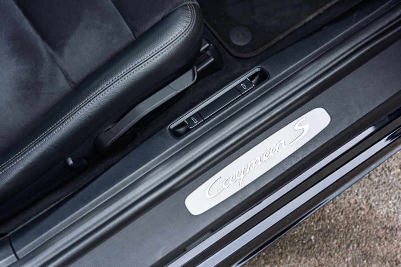 ポルシェ 718 ケイマン S ｽﾎﾟｰﾂｸﾛﾉPKG　ﾌﾞﾗｯｸﾊｰﾌﾚｻﾞｰｼｰﾄ PCMﾅﾋﾞ AppleCarplay GTｽﾎﾟｰﾂｽﾃｱ TPM ｷｾﾉﾝ 電格ﾐﾗｰ ｹｲﾏﾝS19ｲﾝﾁAW ﾊﾟｰｸｱｼｽﾄ　2年保証