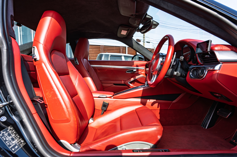 ポルシェ 911(Type991.1) ｶﾚﾗ　MY14 ｶﾚﾗﾚｯﾄﾞﾚｻﾞｰｲﾝﾃﾘｱ 14Wayｴﾚｸﾄﾘｯｸｼｰﾄ ｼｰﾄﾋｰﾀｰ ｽﾄﾗｰﾀﾞﾅﾋﾞ ﾌﾙｾｸﾞTV Bｶﾒﾗ PDLS ｽﾎﾟｰﾂﾃﾞｻﾞｲﾝｽﾃｱﾘﾝｸﾞ ｵｰﾄｴｱｺﾝ 電動Dﾐﾗｰ TPM ｶﾚﾗ19ｲﾝﾁAW　2年保証