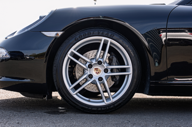 ポルシェ 911(Type991.1) ｶﾚﾗ　MY14 ｶﾚﾗﾚｯﾄﾞﾚｻﾞｰｲﾝﾃﾘｱ 14Wayｴﾚｸﾄﾘｯｸｼｰﾄ ｼｰﾄﾋｰﾀｰ ｽﾄﾗｰﾀﾞﾅﾋﾞ ﾌﾙｾｸﾞTV Bｶﾒﾗ PDLS ｽﾎﾟｰﾂﾃﾞｻﾞｲﾝｽﾃｱﾘﾝｸﾞ ｵｰﾄｴｱｺﾝ 電動Dﾐﾗｰ TPM ｶﾚﾗ19ｲﾝﾁAW　2年保証