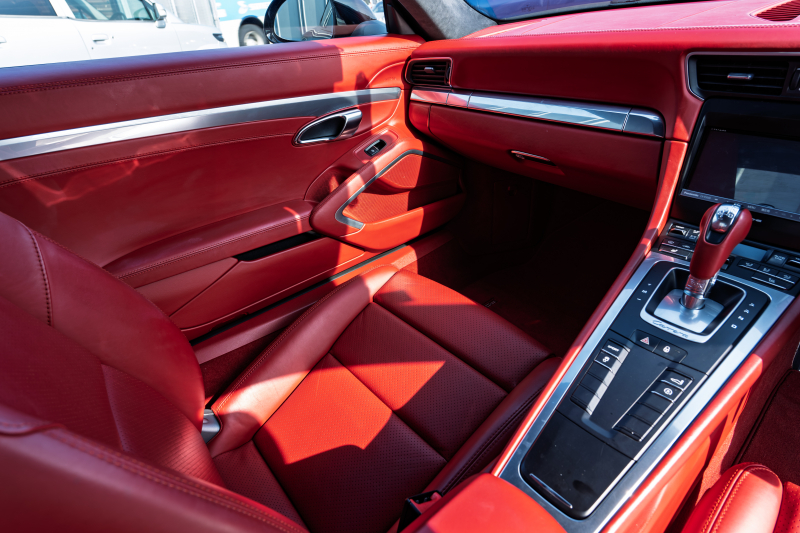 ポルシェ 911(Type991.1) ｶﾚﾗ　MY14 ｶﾚﾗﾚｯﾄﾞﾚｻﾞｰｲﾝﾃﾘｱ 14Wayｴﾚｸﾄﾘｯｸｼｰﾄ ｼｰﾄﾋｰﾀｰ ｽﾄﾗｰﾀﾞﾅﾋﾞ ﾌﾙｾｸﾞTV Bｶﾒﾗ PDLS ｽﾎﾟｰﾂﾃﾞｻﾞｲﾝｽﾃｱﾘﾝｸﾞ ｵｰﾄｴｱｺﾝ 電動Dﾐﾗｰ TPM ｶﾚﾗ19ｲﾝﾁAW　2年保証