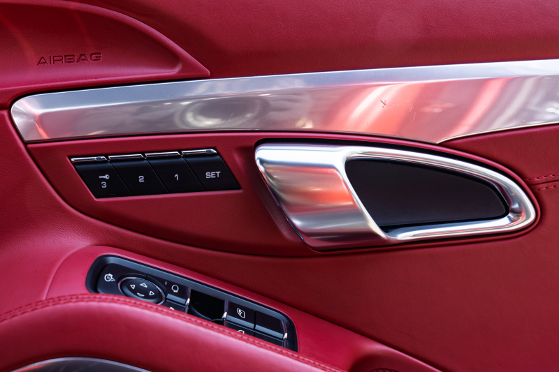 ポルシェ 911(Type991.1) ｶﾚﾗ　MY14 ｶﾚﾗﾚｯﾄﾞﾚｻﾞｰｲﾝﾃﾘｱ 14Wayｴﾚｸﾄﾘｯｸｼｰﾄ ｼｰﾄﾋｰﾀｰ ｽﾄﾗｰﾀﾞﾅﾋﾞ ﾌﾙｾｸﾞTV Bｶﾒﾗ PDLS ｽﾎﾟｰﾂﾃﾞｻﾞｲﾝｽﾃｱﾘﾝｸﾞ ｵｰﾄｴｱｺﾝ 電動Dﾐﾗｰ TPM ｶﾚﾗ19ｲﾝﾁAW　2年保証