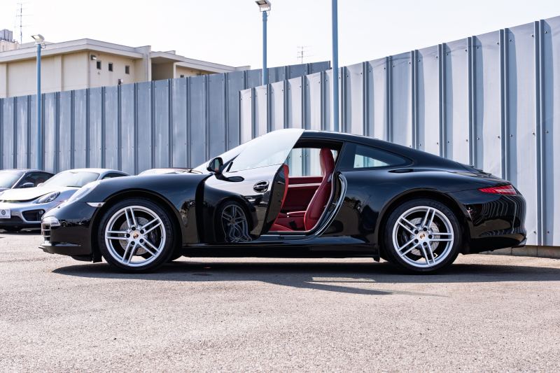 ポルシェ 911(Type991.1) ｶﾚﾗ　MY14 ｶﾚﾗﾚｯﾄﾞﾚｻﾞｰｲﾝﾃﾘｱ 14Wayｴﾚｸﾄﾘｯｸｼｰﾄ ｼｰﾄﾋｰﾀｰ ｽﾄﾗｰﾀﾞﾅﾋﾞ ﾌﾙｾｸﾞTV Bｶﾒﾗ PDLS ｽﾎﾟｰﾂﾃﾞｻﾞｲﾝｽﾃｱﾘﾝｸﾞ ｵｰﾄｴｱｺﾝ 電動Dﾐﾗｰ TPM ｶﾚﾗ19ｲﾝﾁAW　2年保証