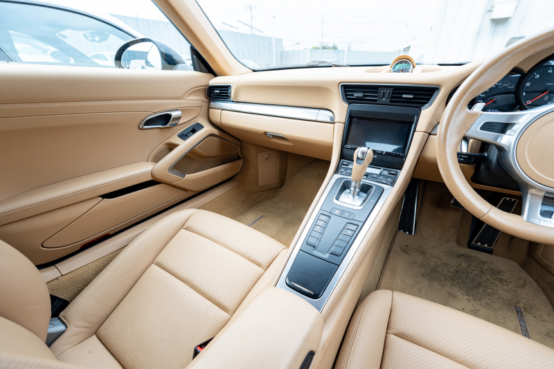 ポルシェ 911(Type991.1) ｶﾚﾗ ｽﾎﾟｰﾂｸﾛﾉPKG　ﾍﾞｰｼﾞｭﾚｻﾞｰｼｰﾄ ｼｰﾄﾋｰﾀｰ ｶﾛｯﾂｪﾘｱﾅﾋﾞ ﾌﾙｾｸﾞTV Bｶﾒﾗ ｽﾎﾟｰﾂﾃﾞｻﾞｲﾝｽﾃｱﾘﾝｸﾞ ｸﾙｺﾝ ｵｰﾄｴｱｺﾝ 電動Dﾐﾗｰ TPM ｶﾚﾗ19ｲﾝﾁAW　2年保証