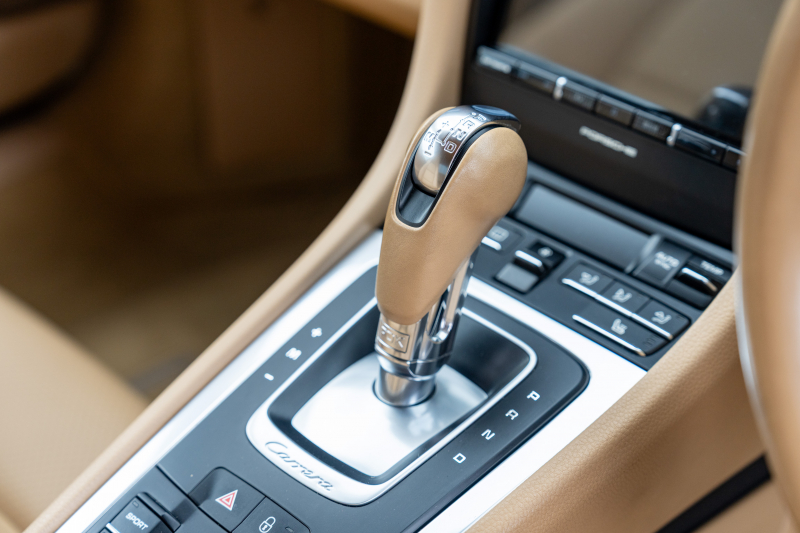 ポルシェ 911(Type991.1) ｶﾚﾗ ｽﾎﾟｰﾂｸﾛﾉPKG　ﾍﾞｰｼﾞｭﾚｻﾞｰｼｰﾄ ｼｰﾄﾋｰﾀｰ ｶﾛｯﾂｪﾘｱﾅﾋﾞ ﾌﾙｾｸﾞTV Bｶﾒﾗ ｽﾎﾟｰﾂﾃﾞｻﾞｲﾝｽﾃｱﾘﾝｸﾞ ｸﾙｺﾝ ｵｰﾄｴｱｺﾝ 電動Dﾐﾗｰ TPM ｶﾚﾗ19ｲﾝﾁAW　2年保証