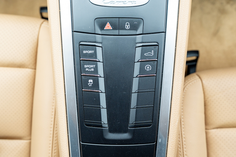 ポルシェ 911(Type991.1) ｶﾚﾗ ｽﾎﾟｰﾂｸﾛﾉPKG　ﾍﾞｰｼﾞｭﾚｻﾞｰｼｰﾄ ｼｰﾄﾋｰﾀｰ ｶﾛｯﾂｪﾘｱﾅﾋﾞ ﾌﾙｾｸﾞTV Bｶﾒﾗ ｽﾎﾟｰﾂﾃﾞｻﾞｲﾝｽﾃｱﾘﾝｸﾞ ｸﾙｺﾝ ｵｰﾄｴｱｺﾝ 電動Dﾐﾗｰ TPM ｶﾚﾗ19ｲﾝﾁAW　2年保証