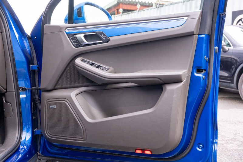 ポルシェ マカン ﾍﾞｰｽｸﾞﾚｰﾄﾞ ｽﾎﾟｰﾂｸﾛﾉPKG　ｱｹﾞｰﾄｸﾞﾚｰﾚｻﾞｰ ﾍﾞﾝﾁﾚｰﾀｰ ﾊﾟﾉﾗﾏｻﾝﾙｰﾌ PCMﾅﾋﾞ ｱﾗｳﾝﾄﾞﾋﾞｭｰ ｴﾝﾄﾘｰﾄﾞﾗｲﾌﾞ ACC ﾚｰﾝﾁｪﾝｼﾞ PDLS+ PASM TPM ﾏｶﾝﾀｰﾎﾞ20ｲﾝﾁAW　2年保証