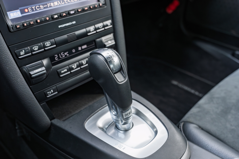 ポルシェ ケイマン(Type987) ﾍﾞｰｽｸﾞﾚｰﾄﾞ　後期ﾓﾃﾞﾙ ﾌﾞﾗｯｸﾊｰﾌﾚｻﾞｰｼｰﾄ ｼｰﾄﾋｰﾀｰ ｸﾗﾘｵﾝﾅﾋﾞ ﾌﾙｾｸﾞTV ﾊﾞｯｸｶﾒﾗ ﾀﾞｲﾅﾐｯｸｺｰﾅﾘﾝｸﾞﾗｲﾄ ｵｰﾄｴｱｺﾝ ｹｲﾏﾝ17ｲﾝﾁAW　2年保証