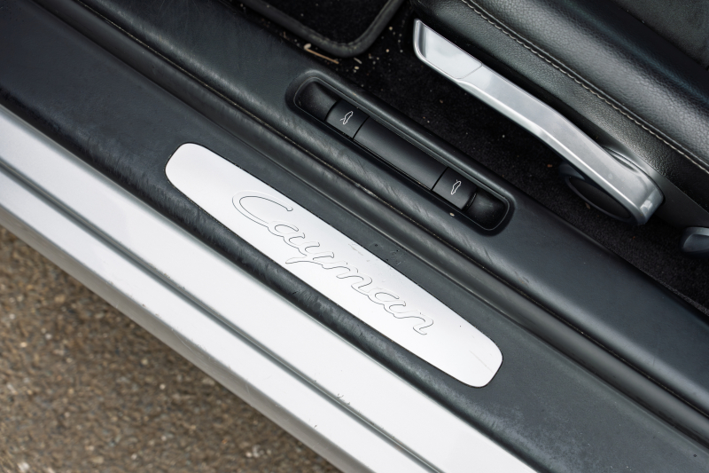 ポルシェ ケイマン(Type987) ﾍﾞｰｽｸﾞﾚｰﾄﾞ　後期ﾓﾃﾞﾙ ﾌﾞﾗｯｸﾊｰﾌﾚｻﾞｰｼｰﾄ ｼｰﾄﾋｰﾀｰ ｸﾗﾘｵﾝﾅﾋﾞ ﾌﾙｾｸﾞTV ﾊﾞｯｸｶﾒﾗ ﾀﾞｲﾅﾐｯｸｺｰﾅﾘﾝｸﾞﾗｲﾄ ｵｰﾄｴｱｺﾝ ｹｲﾏﾝ17ｲﾝﾁAW　2年保証