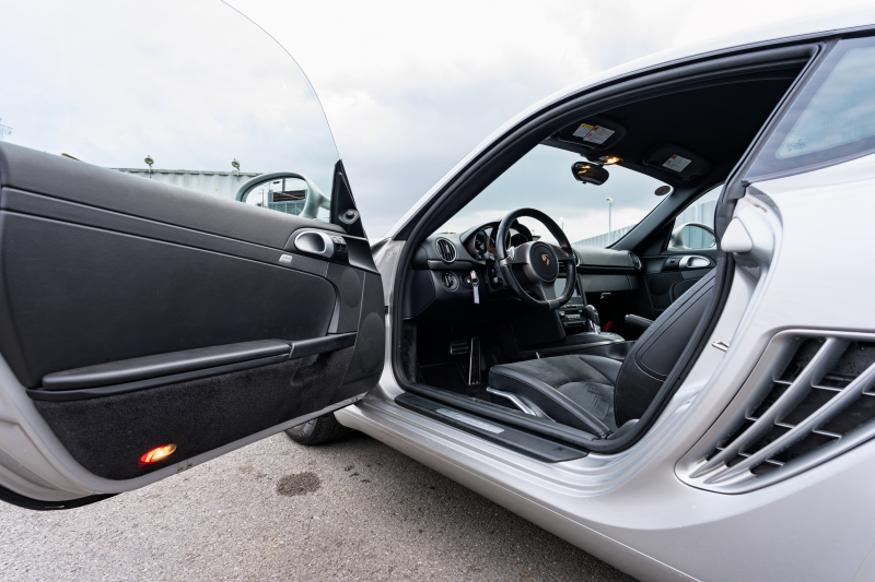 ポルシェ ケイマン(Type987) ﾍﾞｰｽｸﾞﾚｰﾄﾞ　後期ﾓﾃﾞﾙ ﾌﾞﾗｯｸﾊｰﾌﾚｻﾞｰｼｰﾄ ｼｰﾄﾋｰﾀｰ ｸﾗﾘｵﾝﾅﾋﾞ ﾌﾙｾｸﾞTV ﾊﾞｯｸｶﾒﾗ ﾀﾞｲﾅﾐｯｸｺｰﾅﾘﾝｸﾞﾗｲﾄ ｵｰﾄｴｱｺﾝ ｹｲﾏﾝ17ｲﾝﾁAW　2年保証