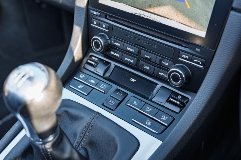 ポルシェ 718 ボクスター ﾍﾞｰｽｸﾞﾚｰﾄﾞ ｽﾎﾟｰﾂｸﾛﾉPKG　6速ﾏﾆｭｱﾙ ﾌﾞﾗｯｸﾊｰﾌﾚｻﾞｰ ｼｰﾄﾋｰﾀｰ ﾌﾞﾗｯｸｿﾌﾄﾄｯﾌﾟ PCMﾅﾋﾞTV CarPlay PASM GTｽﾎﾟｰﾂｽﾃｱ ｽﾎﾟｰﾂﾃｰﾙﾊﾟｲﾌﾟ  ﾎﾞｸｽﾀｰS19ｲﾝﾁAW　2年保証