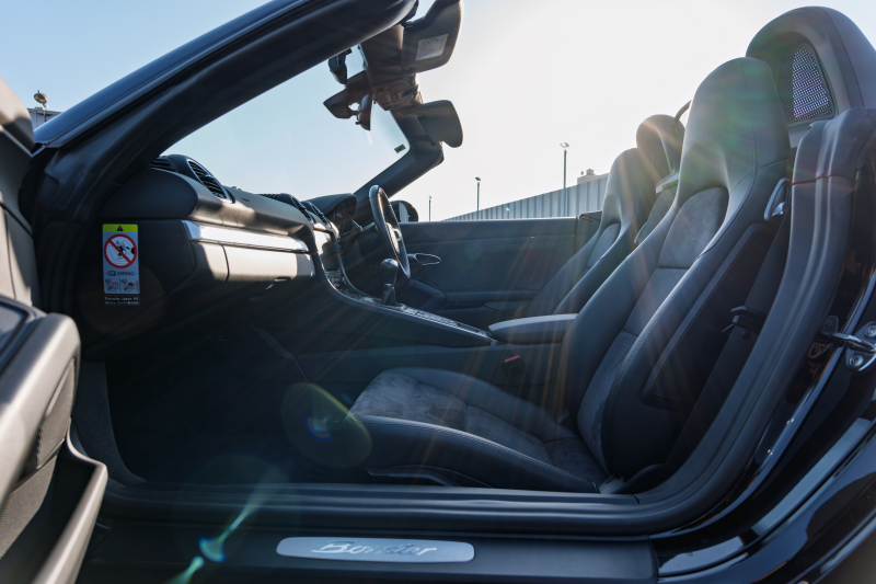 ポルシェ 718 ボクスター ﾍﾞｰｽｸﾞﾚｰﾄﾞ ｽﾎﾟｰﾂｸﾛﾉPKG　6速ﾏﾆｭｱﾙ ﾌﾞﾗｯｸﾊｰﾌﾚｻﾞｰ ｼｰﾄﾋｰﾀｰ ﾌﾞﾗｯｸｿﾌﾄﾄｯﾌﾟ PCMﾅﾋﾞTV CarPlay PASM GTｽﾎﾟｰﾂｽﾃｱ ｽﾎﾟｰﾂﾃｰﾙﾊﾟｲﾌﾟ  ﾎﾞｸｽﾀｰS19ｲﾝﾁAW　2年保証