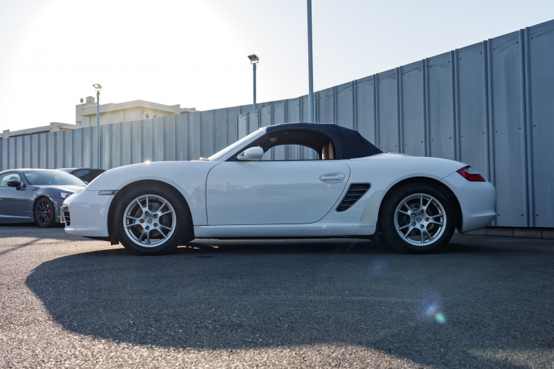 ポルシェ ボクスター(Type987) ﾍﾞｰｽｸﾞﾚｰﾄﾞ　ﾍﾞｰｼﾞｭﾊｰﾌﾚｻﾞｰｼｰﾄ ﾌﾞﾙｰｿﾌﾄﾄｯﾌﾟ ｽﾄﾗｰﾀﾞﾅﾋﾞ ﾌﾙｾｸﾞTV ｷｾﾉﾝﾗｲﾄ ﾌﾛﾝﾄ/ﾘｱﾌｫｸﾞﾗﾝﾌﾟ PSM ﾎﾞｸｽﾀｰ17ｲﾝﾁAW　2年保証