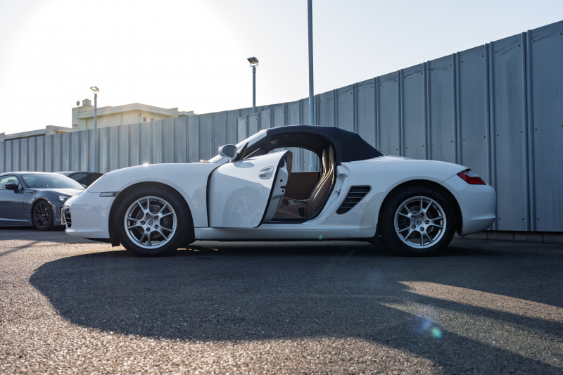 ポルシェ ボクスター(Type987) ﾍﾞｰｽｸﾞﾚｰﾄﾞ　ﾍﾞｰｼﾞｭﾊｰﾌﾚｻﾞｰｼｰﾄ ﾌﾞﾙｰｿﾌﾄﾄｯﾌﾟ ｽﾄﾗｰﾀﾞﾅﾋﾞ ﾌﾙｾｸﾞTV ｷｾﾉﾝﾗｲﾄ ﾌﾛﾝﾄ/ﾘｱﾌｫｸﾞﾗﾝﾌﾟ PSM ﾎﾞｸｽﾀｰ17ｲﾝﾁAW　2年保証