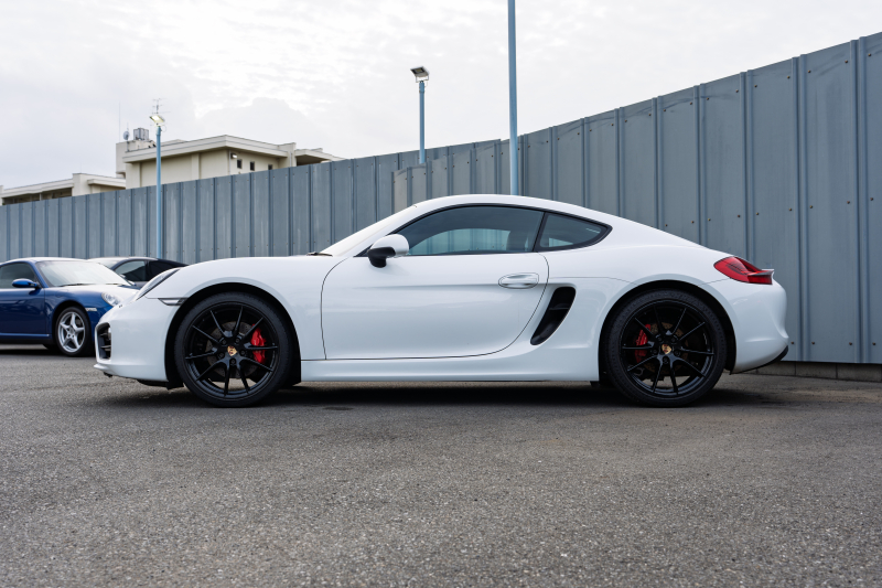 ポルシェ ケイマン(Type981) S ｽﾎﾟｰﾂｸﾛﾉPKG　ﾌﾞﾗｯｸﾊｰﾌﾚｻﾞｰｼｰﾄ ｼｰﾄﾋｰﾀｰ ｸﾗﾘｵﾝﾅﾋﾞTV ｽﾎﾟｰﾂﾃﾞｻﾞｲﾝｽﾃｱﾘﾝｸﾞ PDLS 電動Dﾐﾗｰ ｵｰﾄｴｱｺﾝ TPM ｶﾚﾗS20ｲﾝﾁAW　2年保証